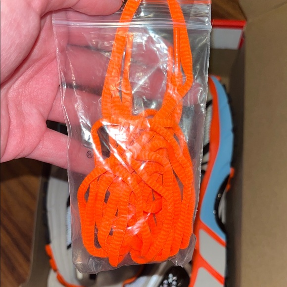 Nike Zoom Vomero 5 . Woman’s Size 8. Good Condition. Extra Laces. - Picture 6 of 8